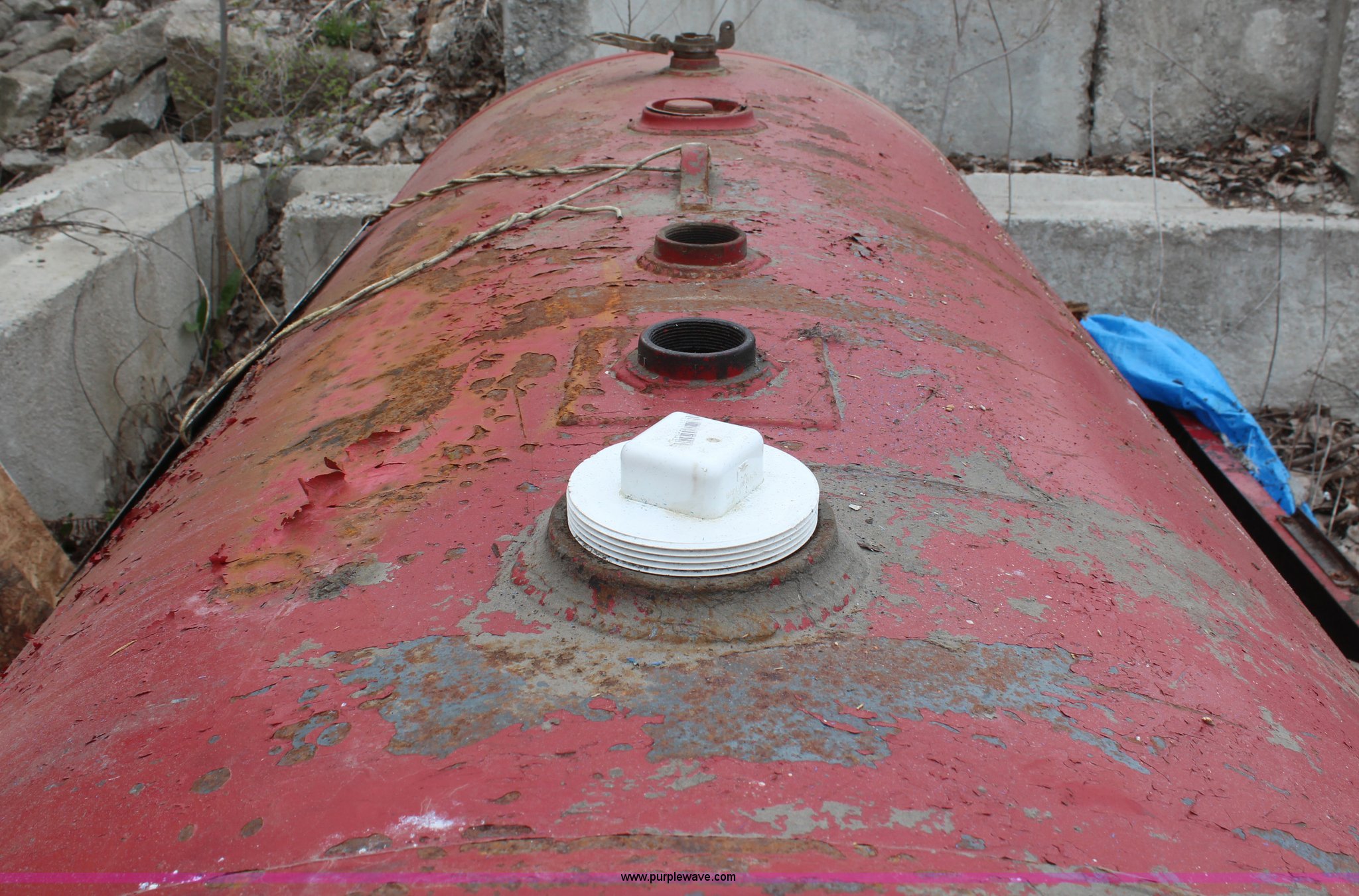 500 gallon used oil tank in Lansing, KS Item AM9366 sold Purple Wave