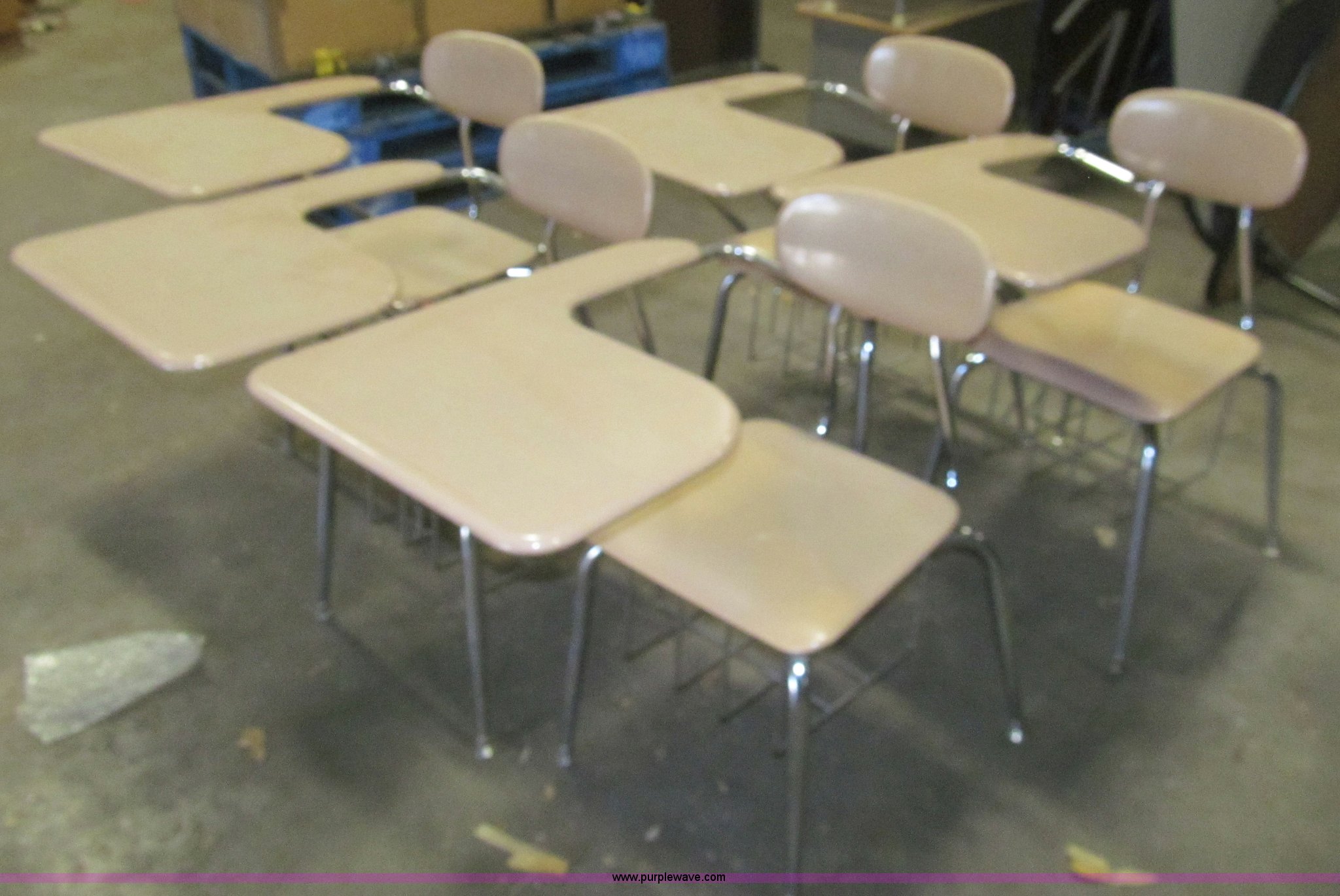 Assorted desks in Hutchinson, KS Item AQ9878 sold Purple Wave