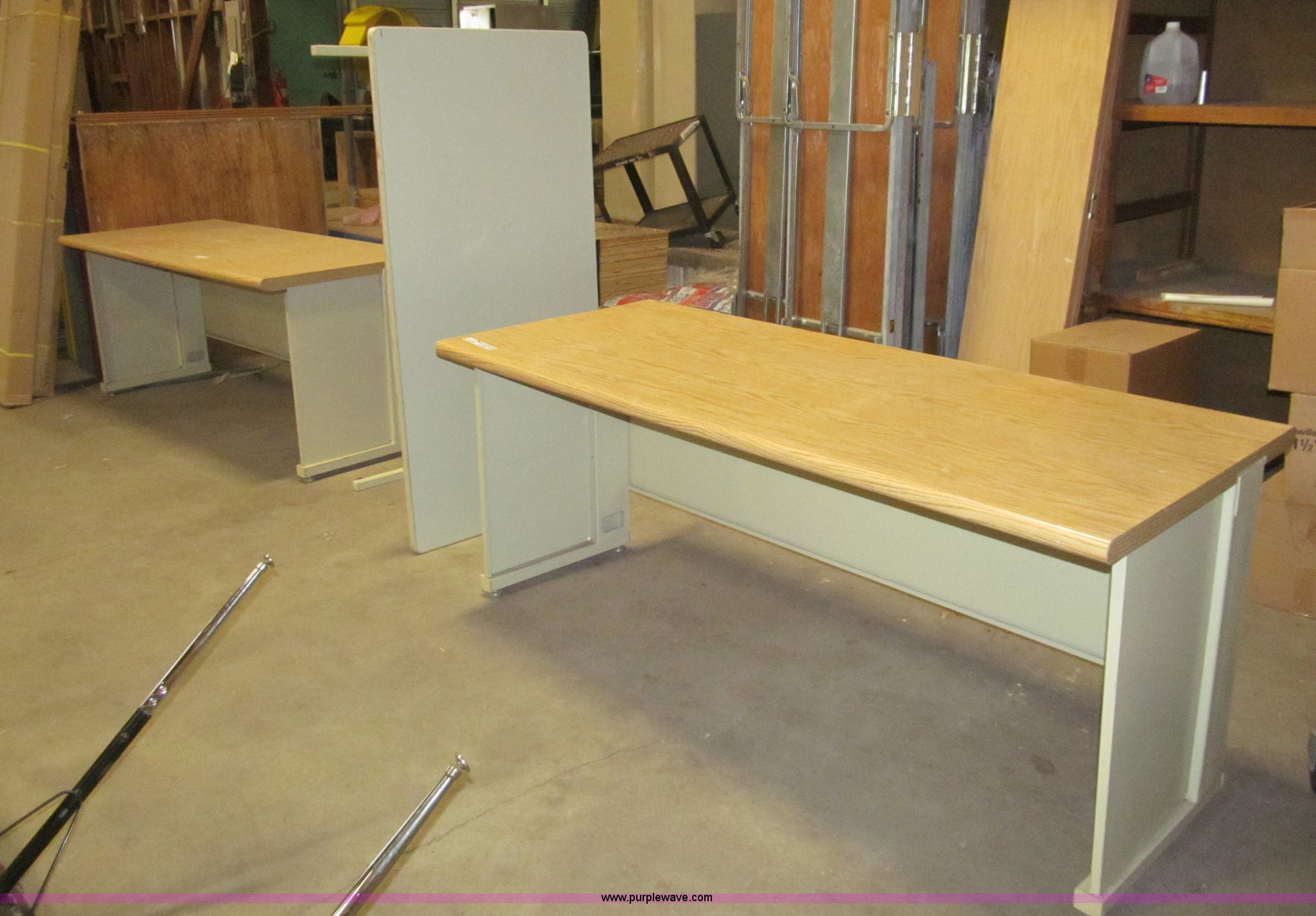 Assorted metal desks in Hutchinson, KS Item AQ9881 sold Purple Wave