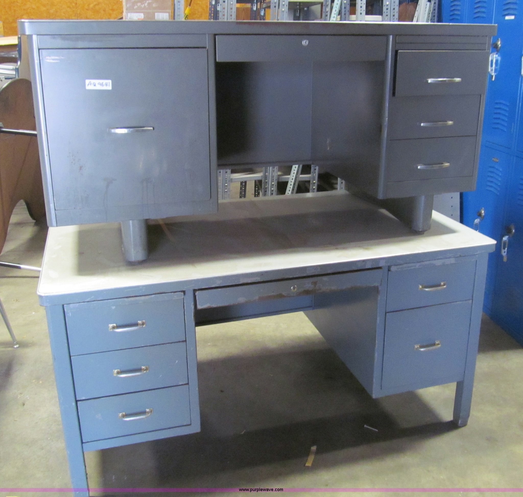 Assorted metal desks in Hutchinson, KS Item AQ9881 sold Purple Wave