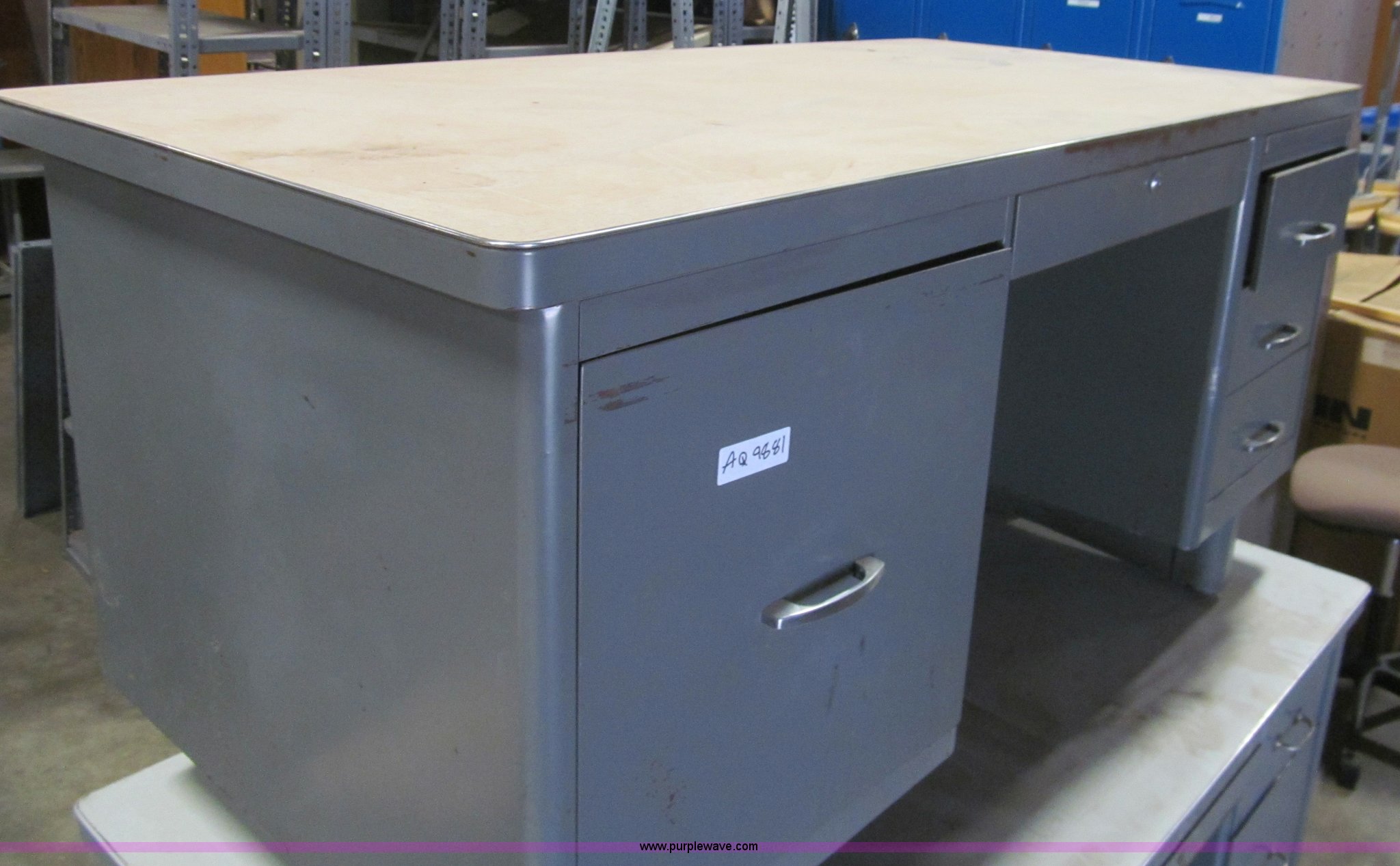 Assorted metal desks in Hutchinson, KS Item AQ9881 sold Purple Wave