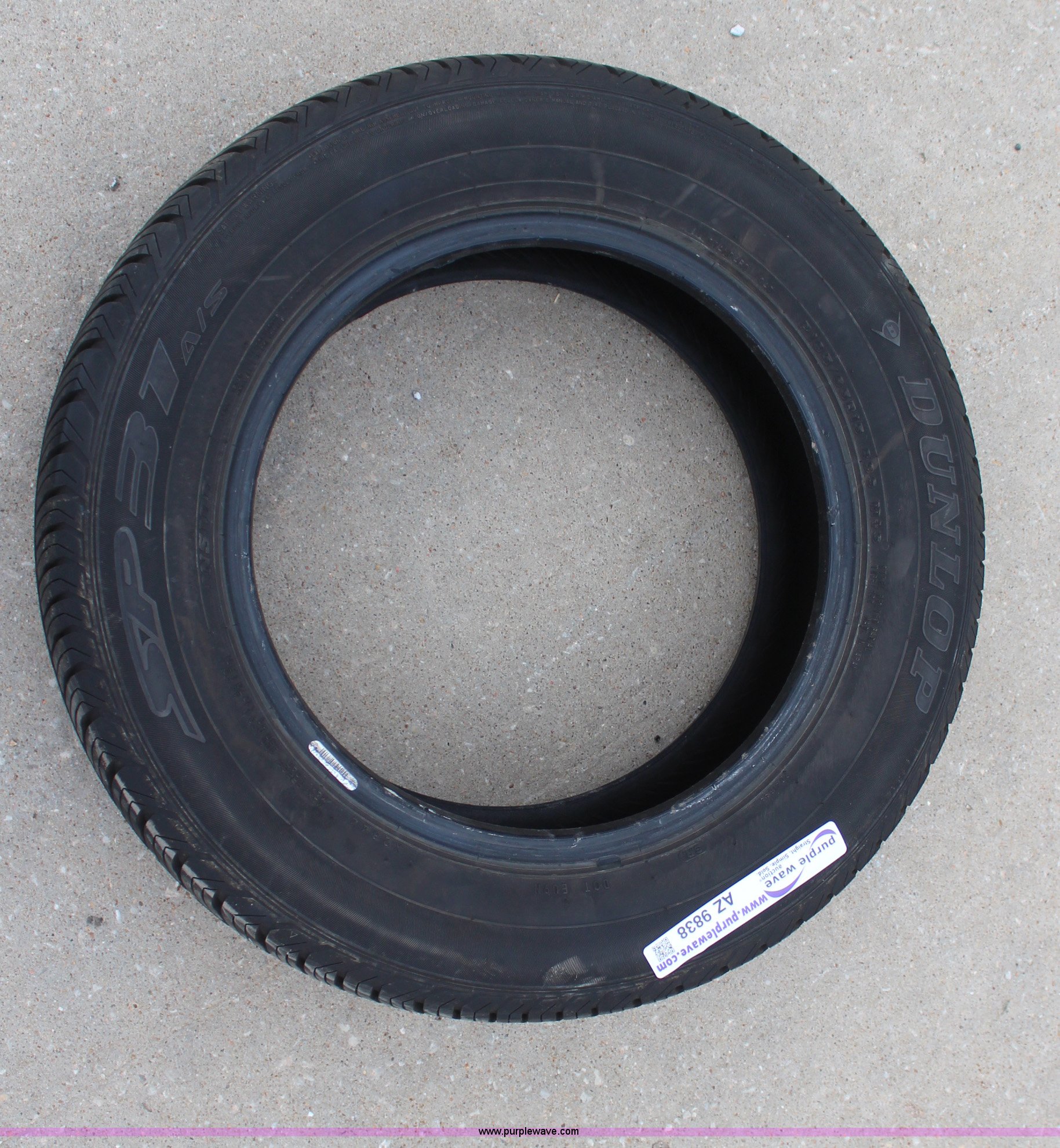 Dunlop P195/65R15 tire in Olathe, KS | Item AZ9838 sold | Purple Wave