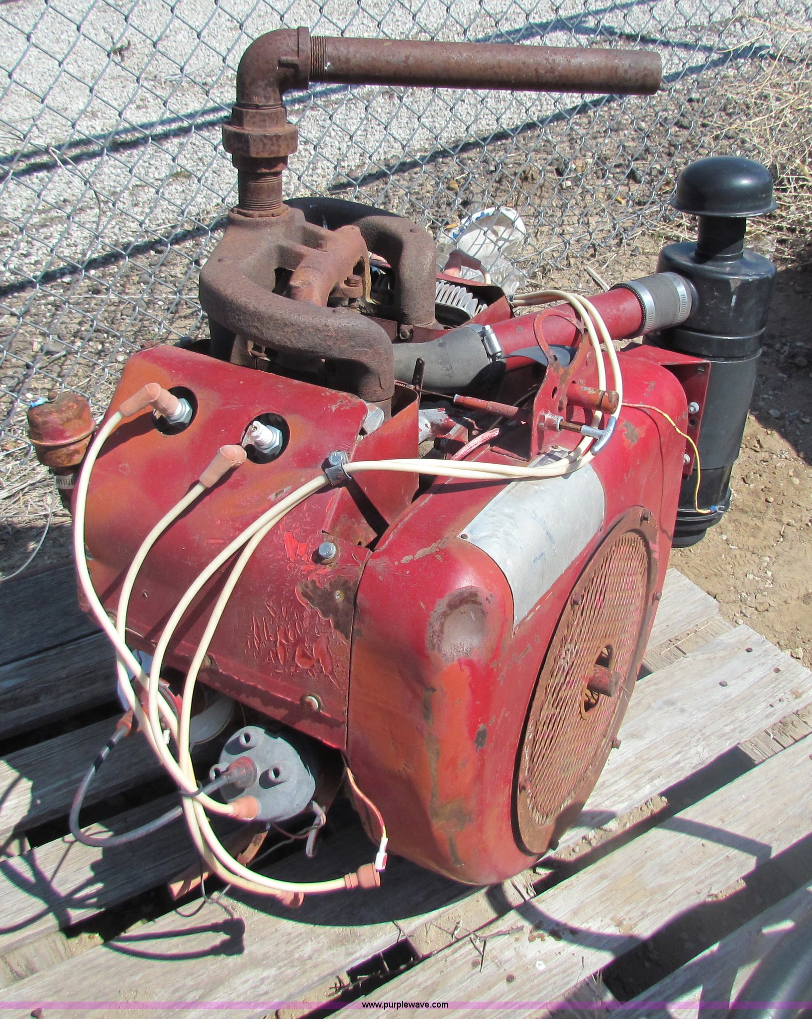 Wisconsin VH40 four cylinder gas engine in Greensburg, KS Item H2233