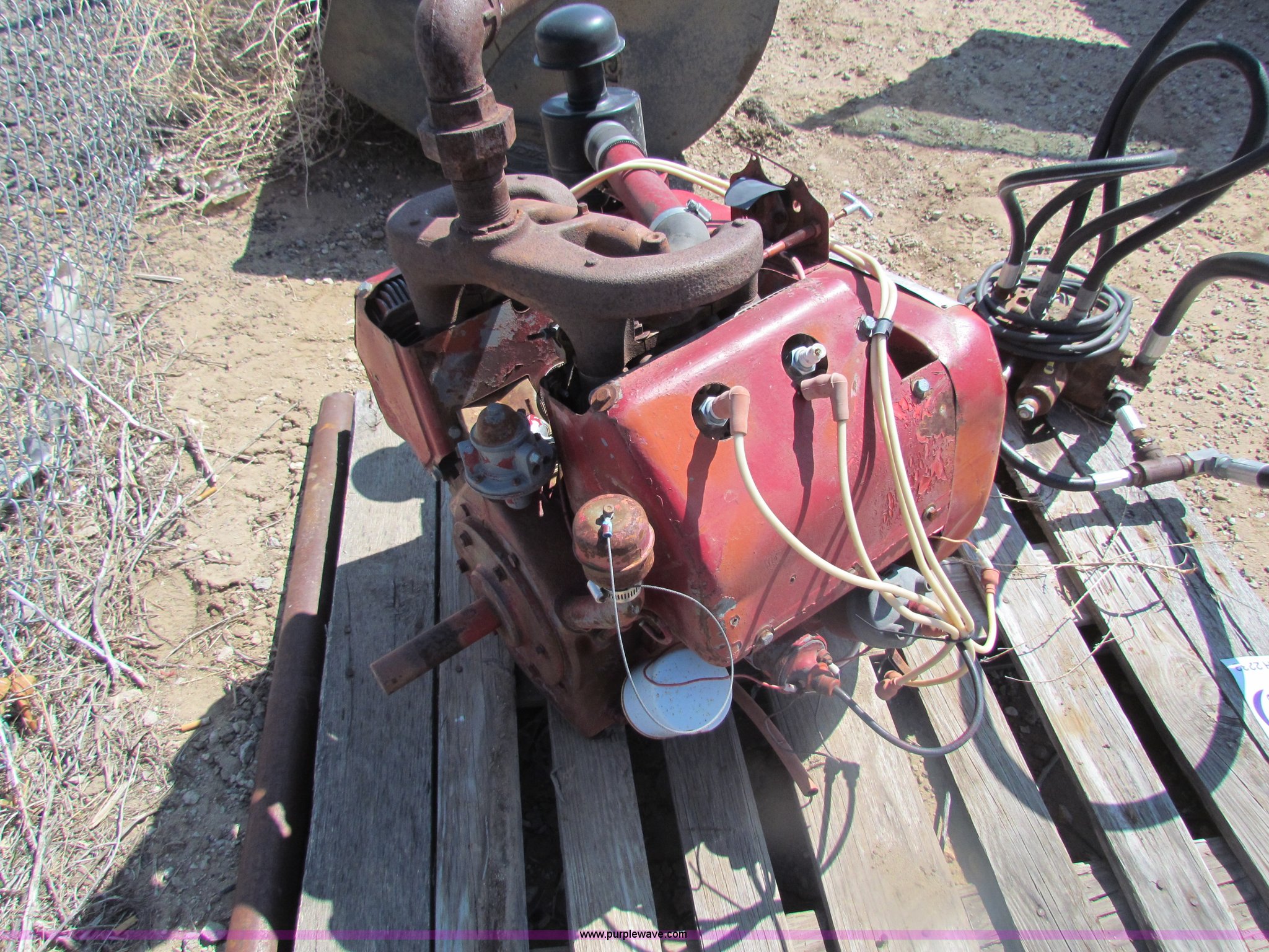 Wisconsin VH40 four cylinder gas engine in Greensburg, KS Item H2233