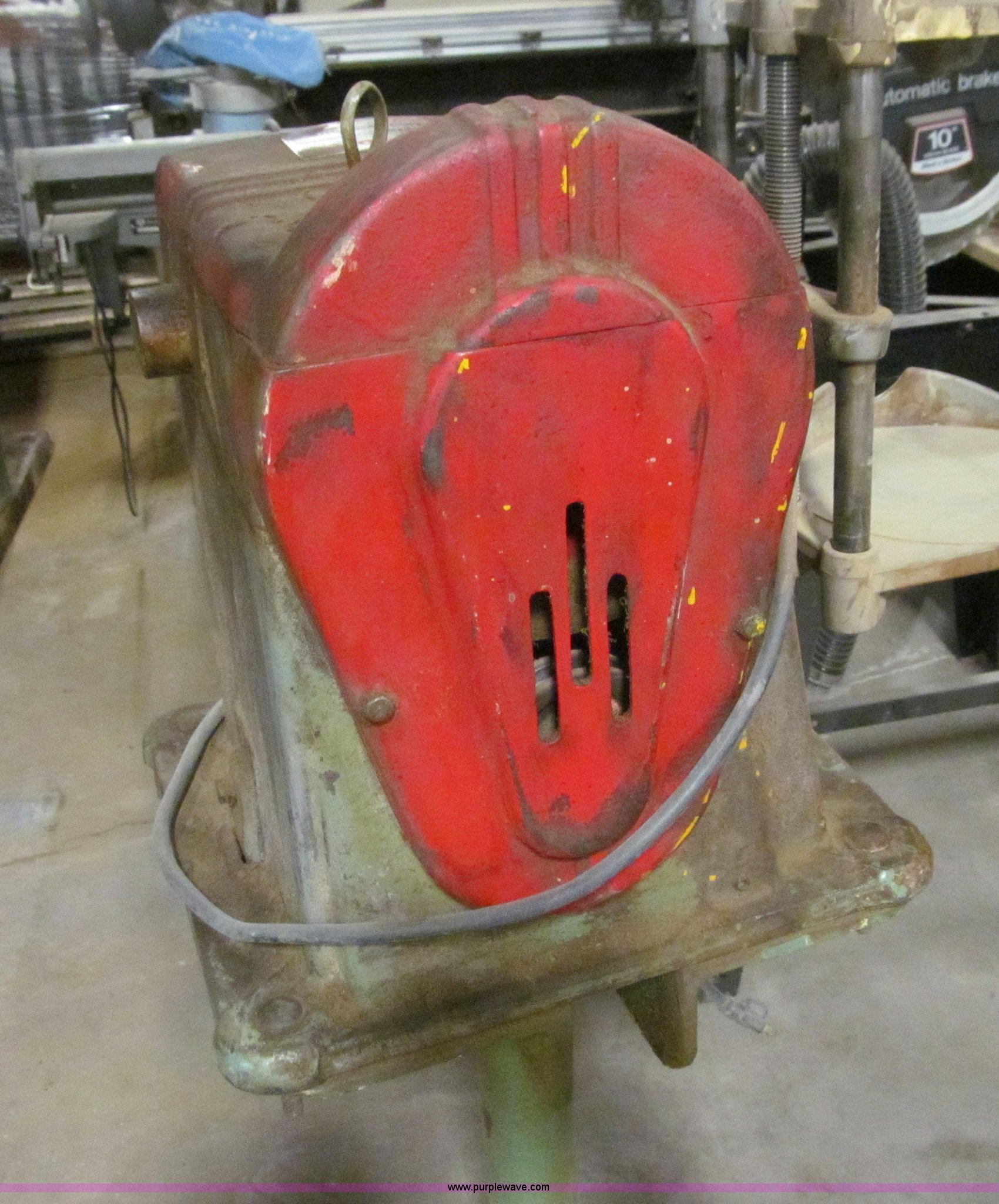 Red Devil paint shaker in Des Moines, IA Item R9136 sold Purple Wave