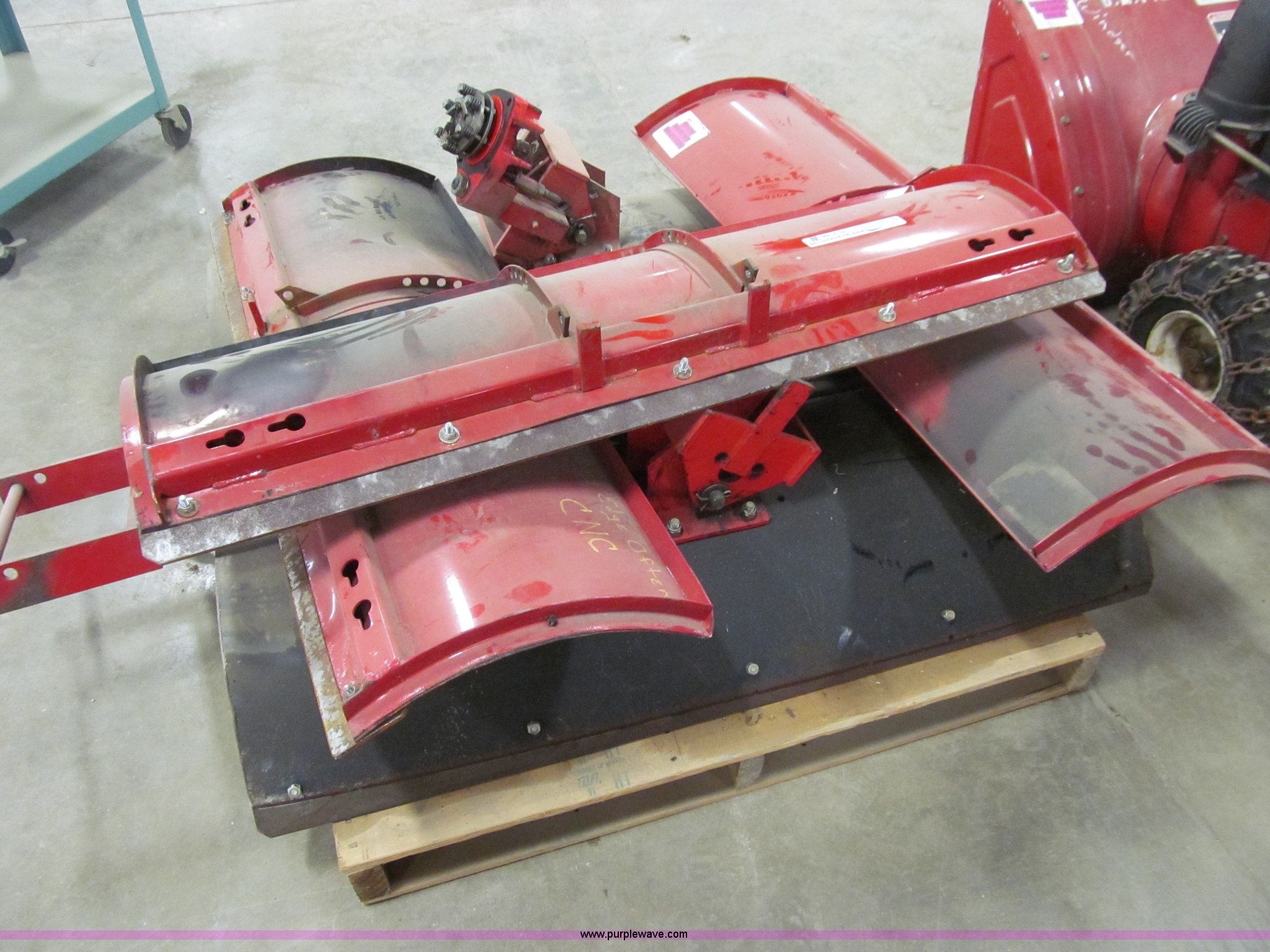 (5) 48" snow blades in Des Moines, IA Item R9148 sold Purple Wave