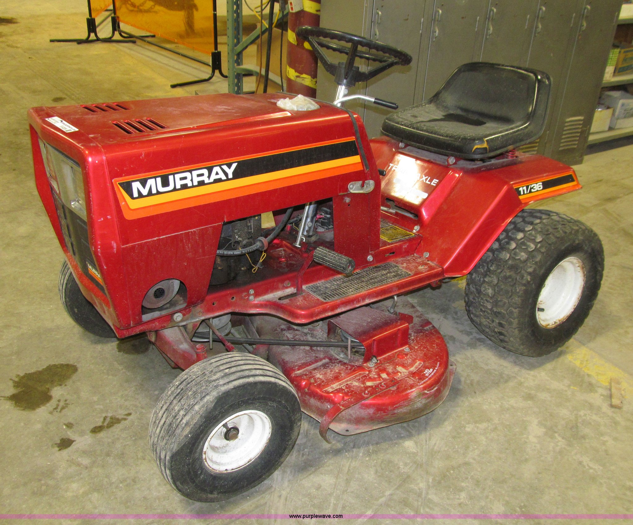 Murray 11136 lawn tractor in Des Moines, IA Item R9209 sold Purple Wave