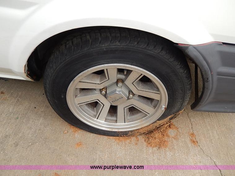 image for item H2601 1986 Toyota Corolla