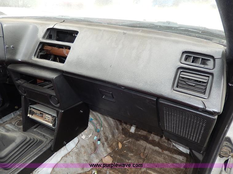 image for item H2601 1986 Toyota Corolla