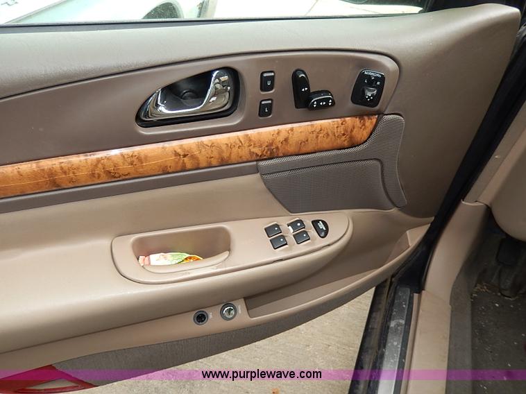 image for item H2604 1999 Lincoln Continental