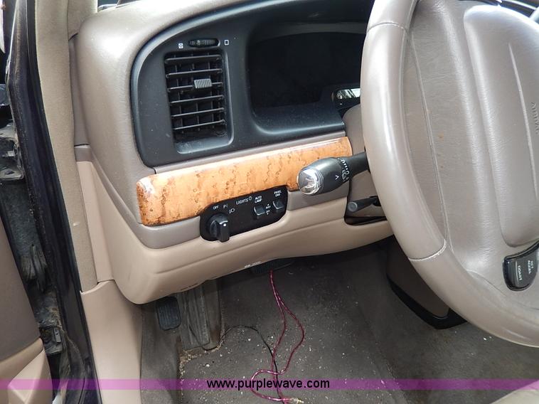 image for item H2604 1999 Lincoln Continental