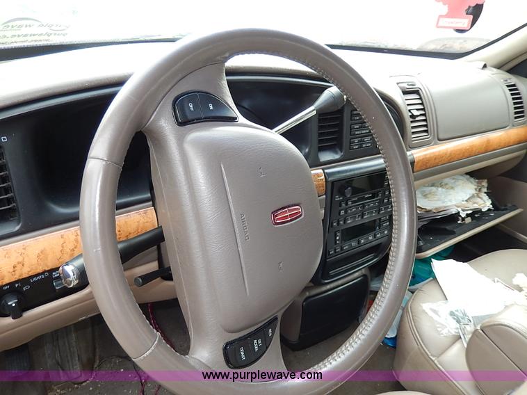 image for item H2604 1999 Lincoln Continental