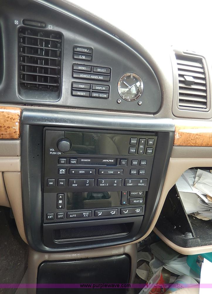 image for item H2604 1999 Lincoln Continental