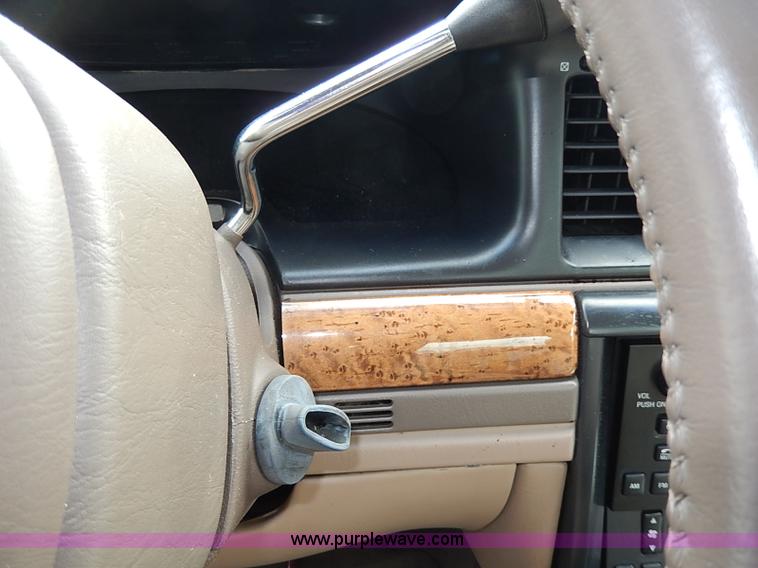 image for item H2604 1999 Lincoln Continental