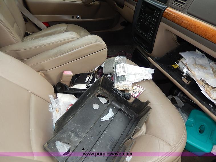 image for item H2604 1999 Lincoln Continental