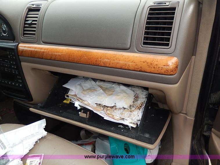 image for item H2604 1999 Lincoln Continental