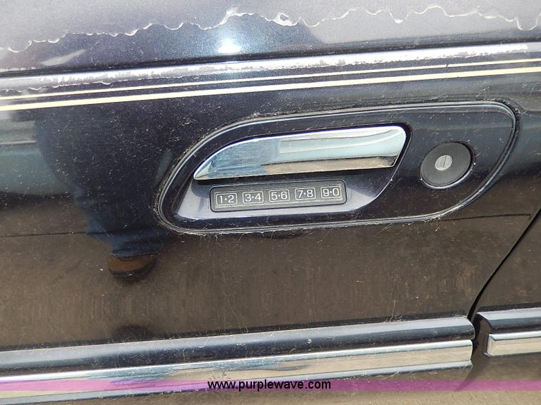 image for item H2604 1999 Lincoln Continental