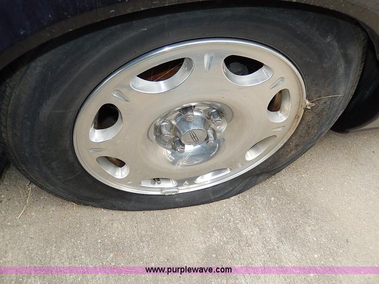 image for item H2604 1999 Lincoln Continental