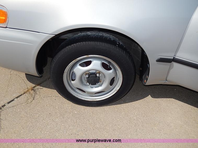 image for item H2605 2000 Toyota Corolla VE