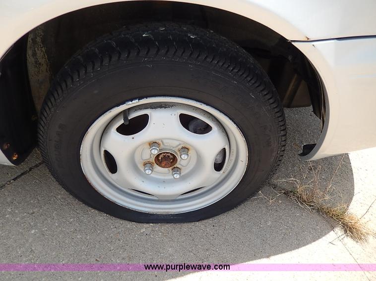 image for item H2605 2000 Toyota Corolla VE