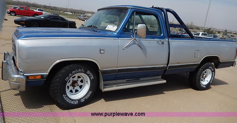 image for item H2607 1986 Dodge D150