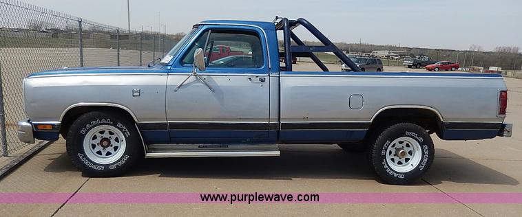 image for item H2607 1986 Dodge D150