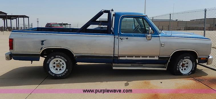 image for item H2607 1986 Dodge D150