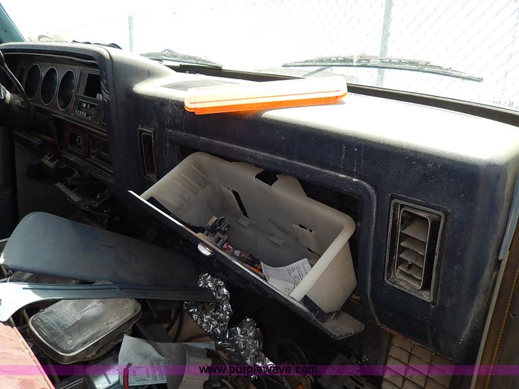 image for item H2607 1986 Dodge D150