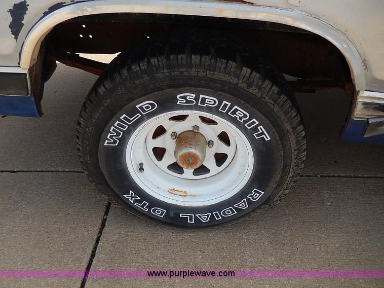 image for item H2607 1986 Dodge D150