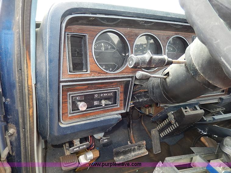 image for item H2607 1986 Dodge D150