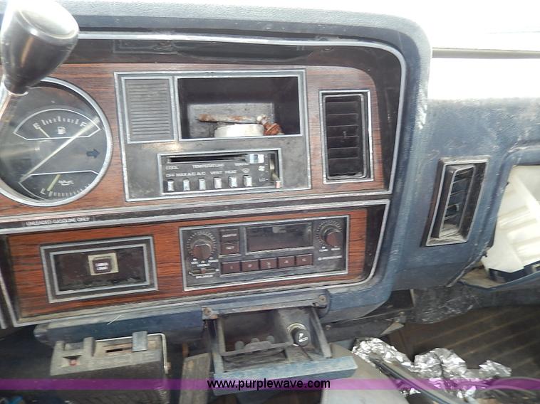 image for item H2607 1986 Dodge D150