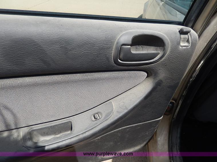 image for item H2609 2002 Chrysler Sebring LX