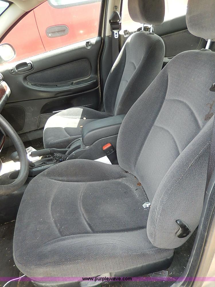 image for item H2609 2002 Chrysler Sebring LX