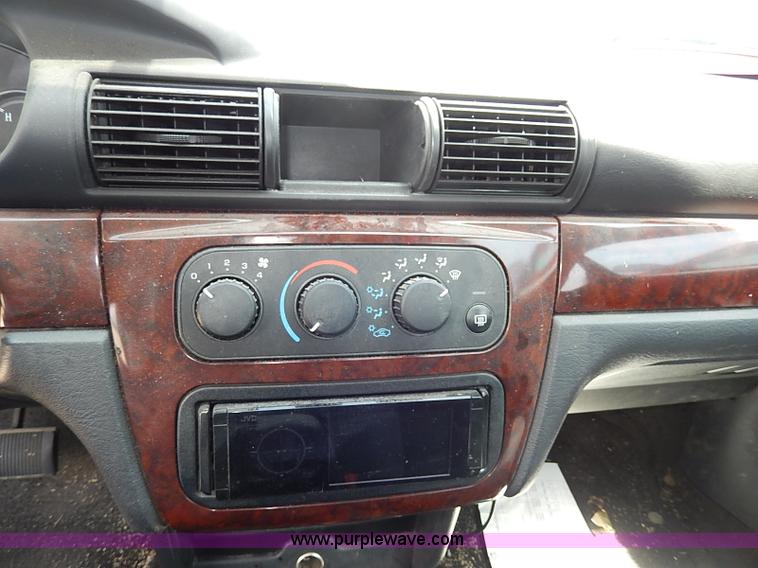 image for item H2609 2002 Chrysler Sebring LX