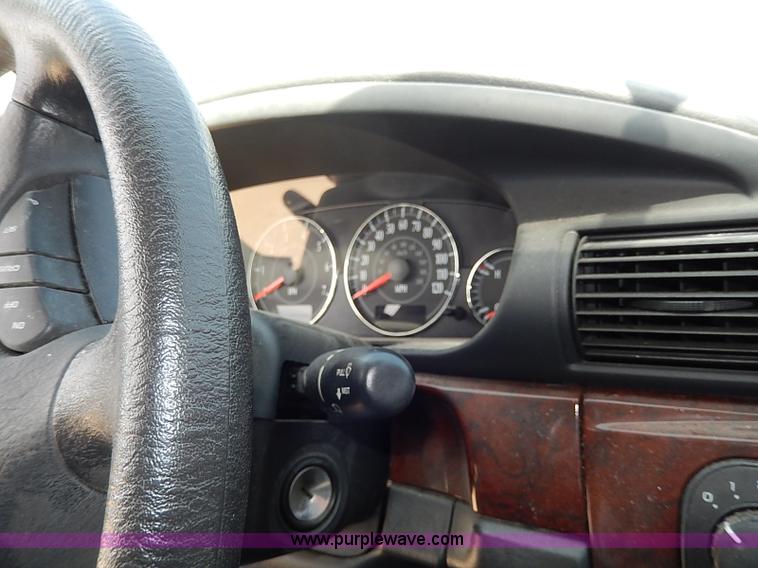 image for item H2609 2002 Chrysler Sebring LX