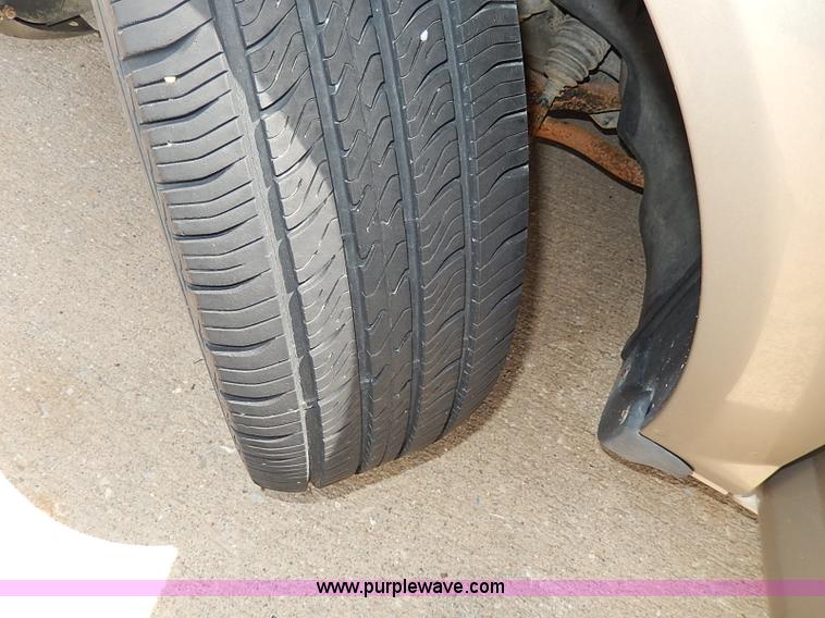 image for item H2609 2002 Chrysler Sebring LX