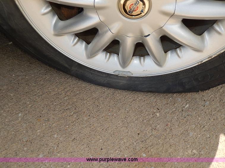 image for item H2609 2002 Chrysler Sebring LX