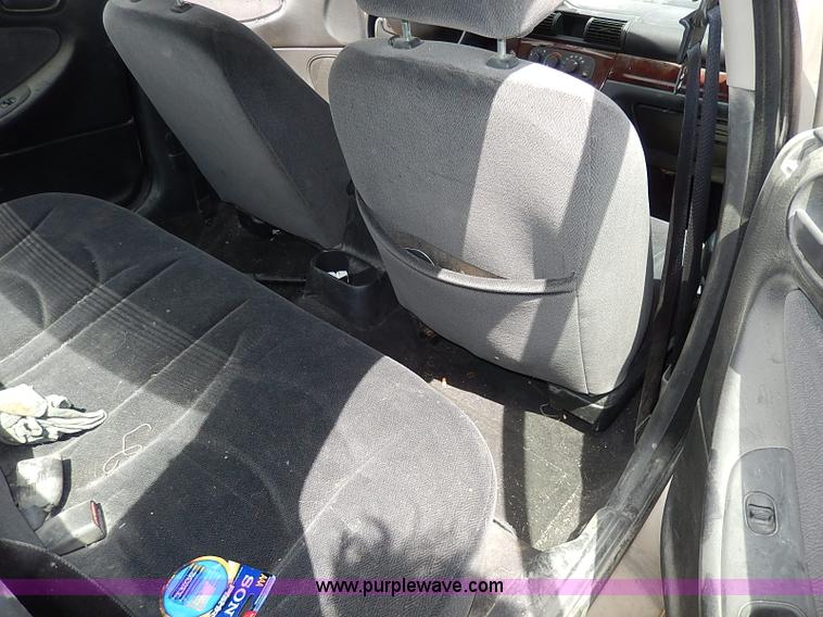 image for item H2609 2002 Chrysler Sebring LX