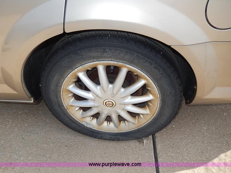 image for item H2609 2002 Chrysler Sebring LX