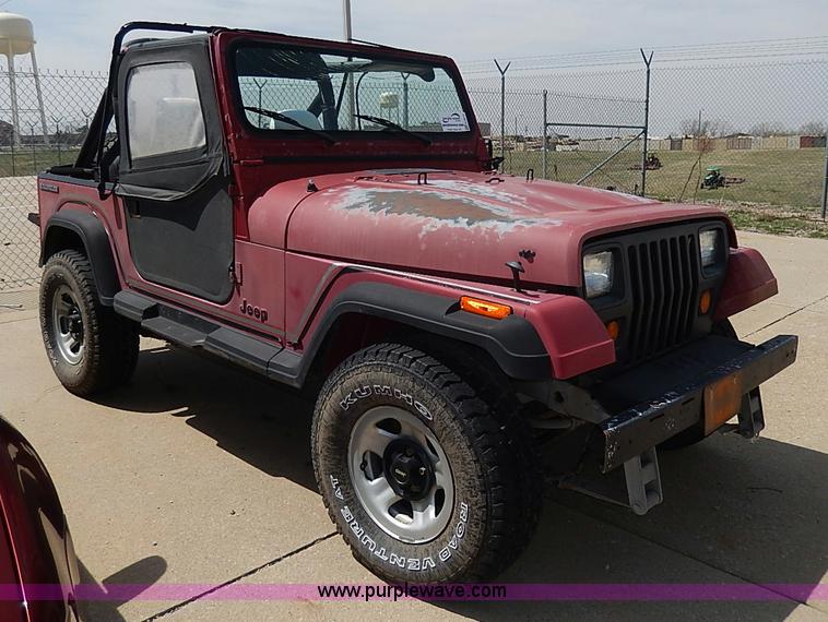 image for item H2612 1987 Jeep Wrangler