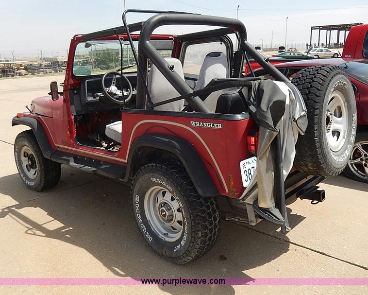 image for item H2612 1987 Jeep Wrangler