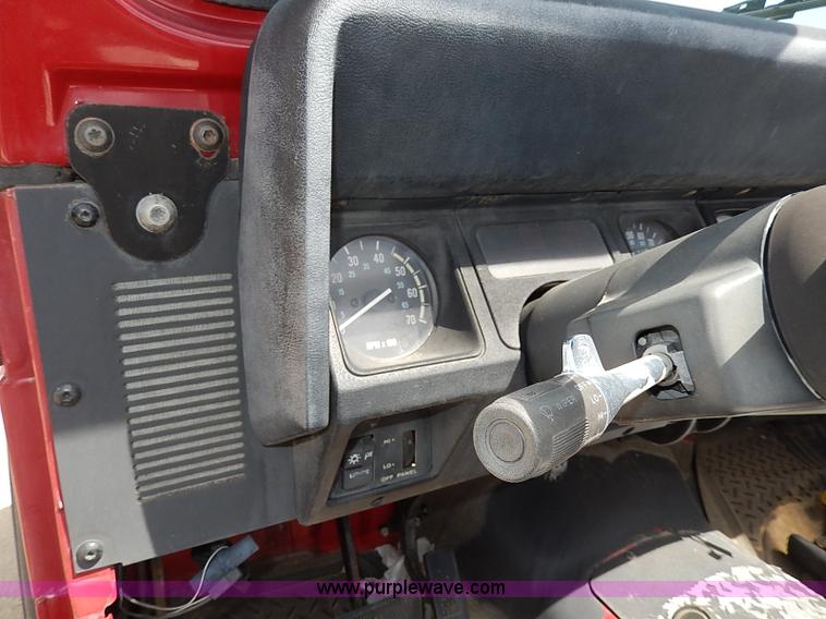 image for item H2612 1987 Jeep Wrangler