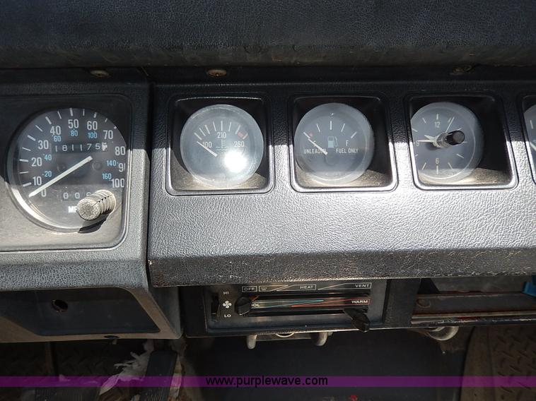 image for item H2612 1987 Jeep Wrangler