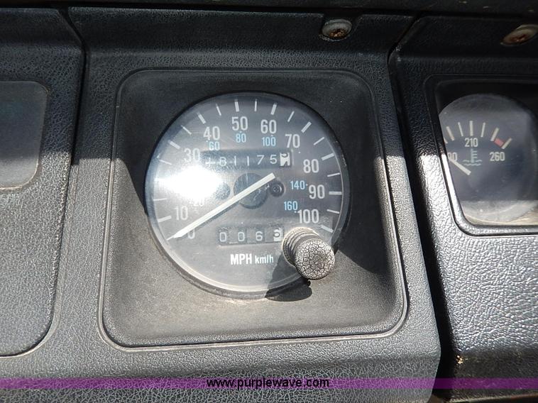 image for item H2612 1987 Jeep Wrangler