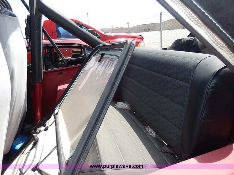 image for item H2612 1987 Jeep Wrangler