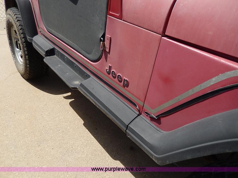 image for item H2612 1987 Jeep Wrangler
