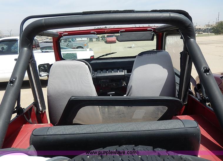 image for item H2612 1987 Jeep Wrangler