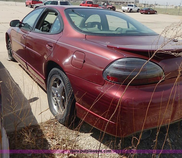 image for item H2618 2001 Pontiac Grand Prix sedan