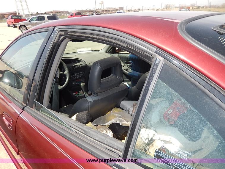 image for item H2618 2001 Pontiac Grand Prix sedan