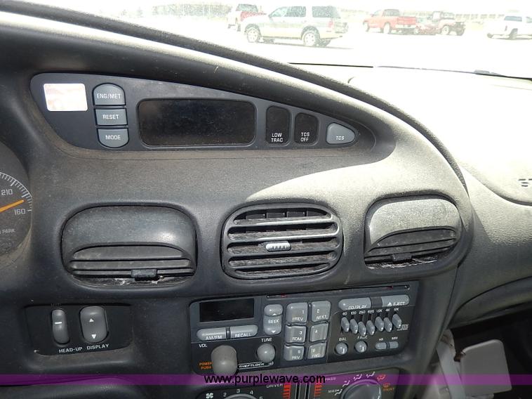 image for item H2618 2001 Pontiac Grand Prix sedan